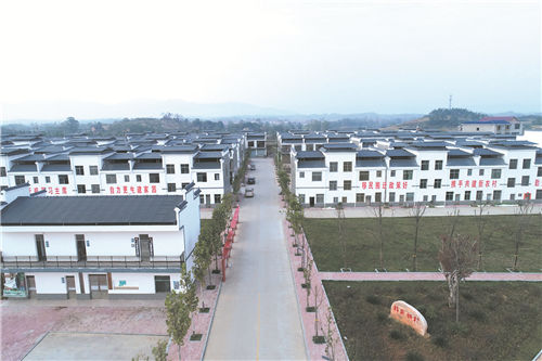 移民新村-蒋盛文摄.jpg