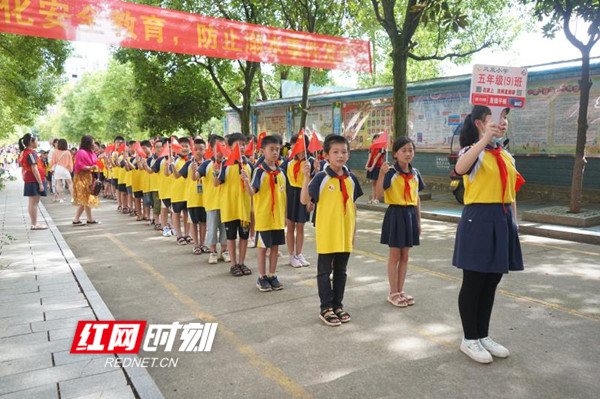 永州:师生乐当志愿者 校园劲吹文明风_工作动态_市教育局_永州市人民