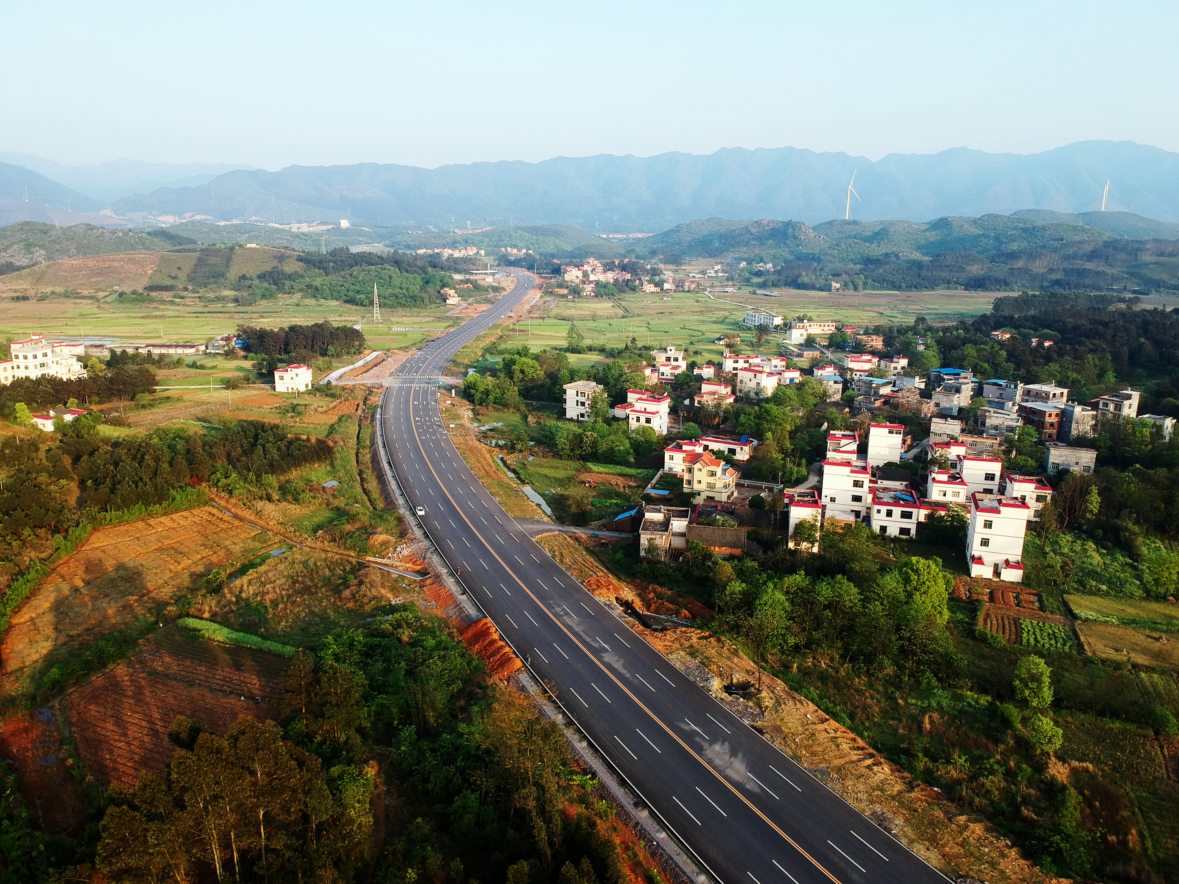 江华"最美公路"助推乡村振兴_县区传真_永州市人民政府