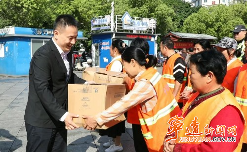 林亮亮走访慰问一线工作者并调研交通、文旅等工作1_副本500.jpg